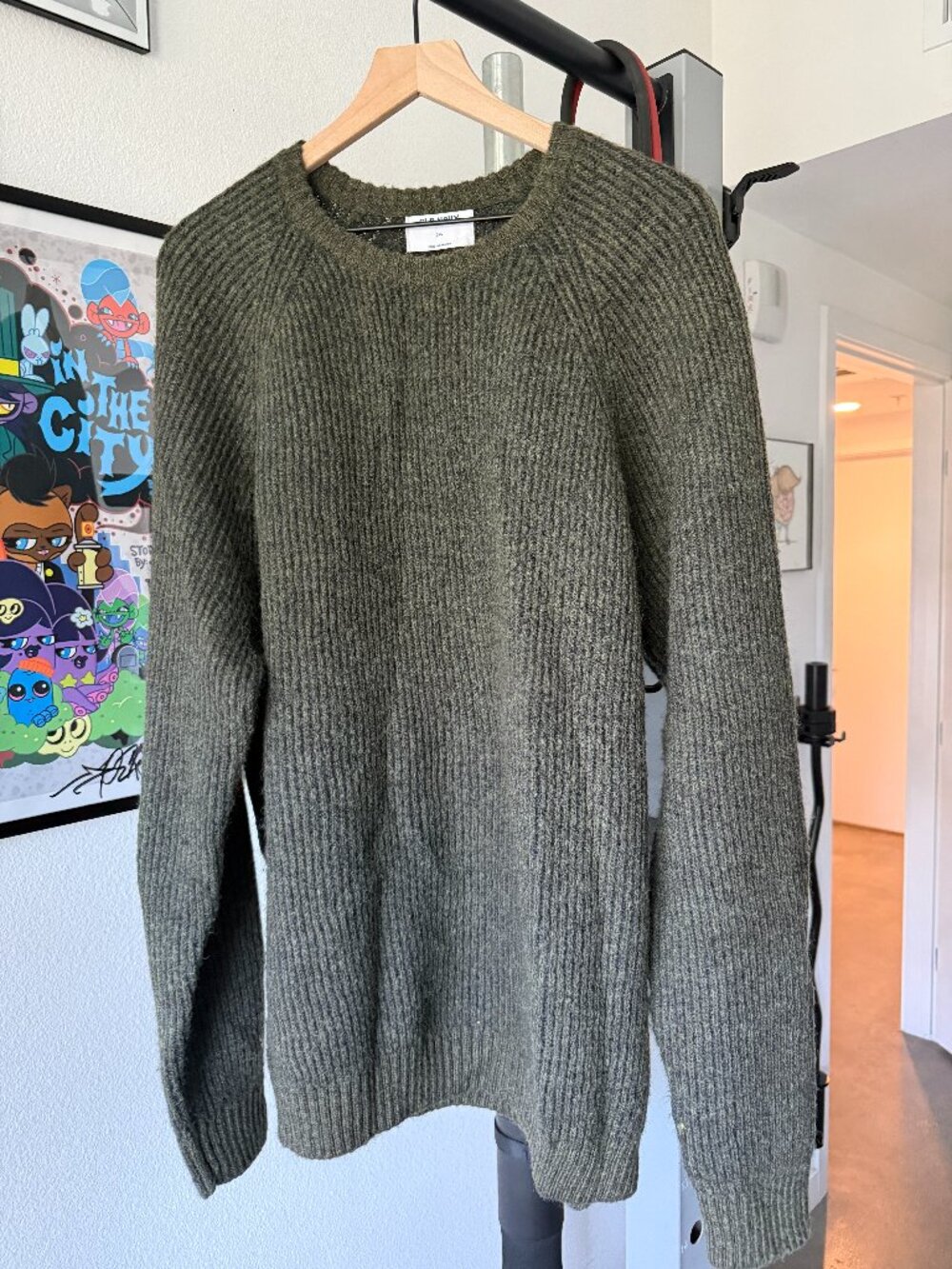Old Navy men’s crewneck sweater in a deep olive / military green color, size XXL